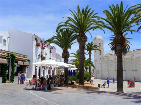 Il centro storico di Conil de la Frontera con le sue case bianche e vie strette
