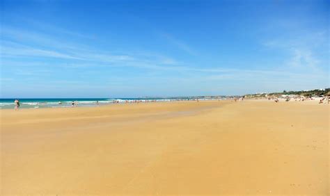 L'ampia spiaggia de Los Bateles a Conil de la Frontera al tramonto