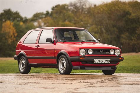 Volkswagen Golf GTI Mk I rossa