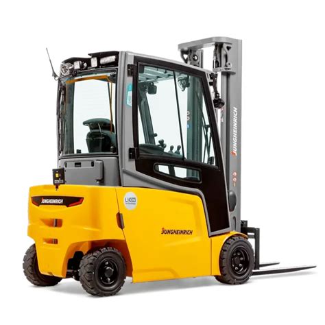 Carrello elevatore in azione con evidenziato il sistema di sterzo