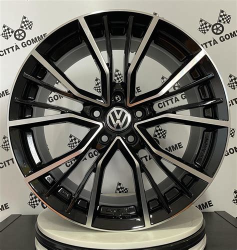 Cerchi in lega Volkswagen Polo con design a razze