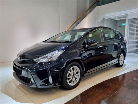Toyota Prius Plus con deflettori d'aria montati