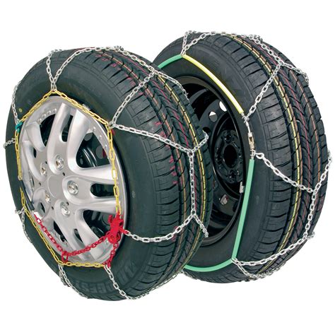 Comparazione tra catene da neve metalliche e calze da neve