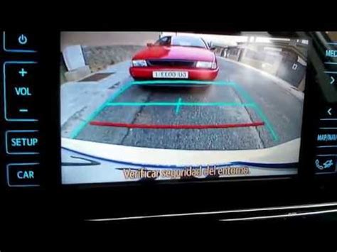 Telecamera posteriore Toyota Auris Hybrid in azione sul display