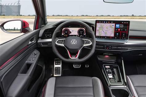 Interni Volkswagen Golf GTI con accessori comfort