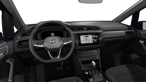 Interni di una Volkswagen Touran con cambio manuale