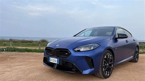 BMW Serie 2 Coupé in azione su strada