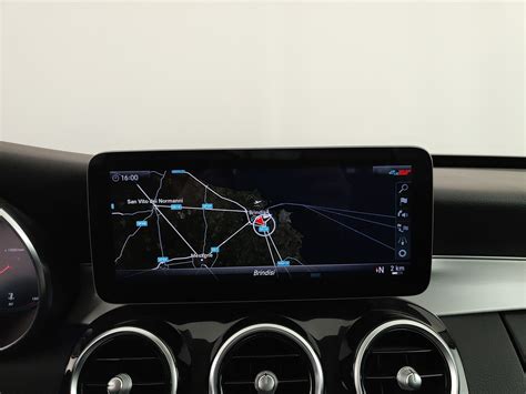Interni Mercedes Classe C SW con schermi digitali