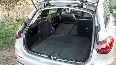 Bagagliaio Mercedes Classe C SW aperto con sedili abbassati