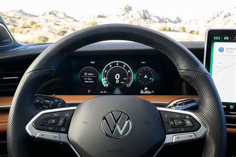 Volkswagen Tiguan interni con display multifunzione