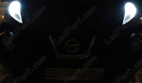 Nissan Juke con luci di posizione LED accese