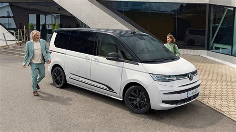 Volkswagen Multivan T7 in versione bicolore