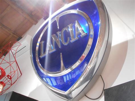 Targa con illuminazione funzionante