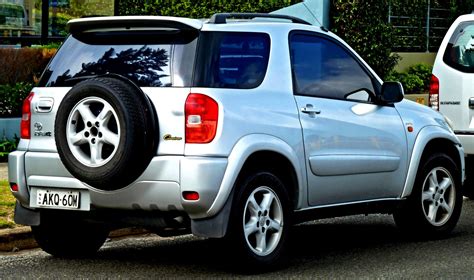 Toyota RAV4 II (2000-2005) con motore a benzina