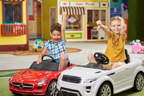 Infografica: Differenze tra auto elettriche 12V e 24V per bambini