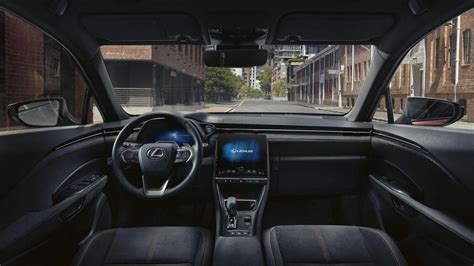 Lexus LBX, vista laterale con cerchi da 18 pollici