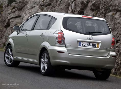 Toyota Corolla Verso 2004 vista frontale