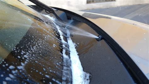 Ricarica liquido tergicristalli con imbuto