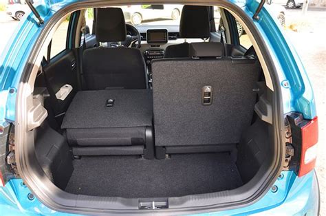 Bagagliaio della Suzuki Ignis con divano scorrevole