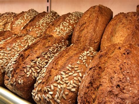 Pane con semi vari e simbolo WWF