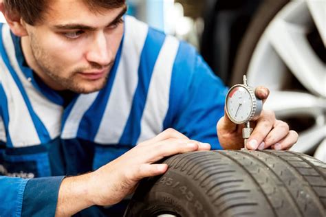 Manutenzione pneumatici: controllo pressione e usura
