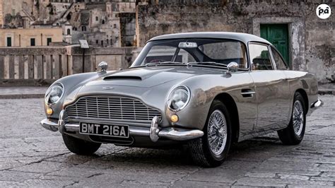 Aston Martin DB5 di James Bond
