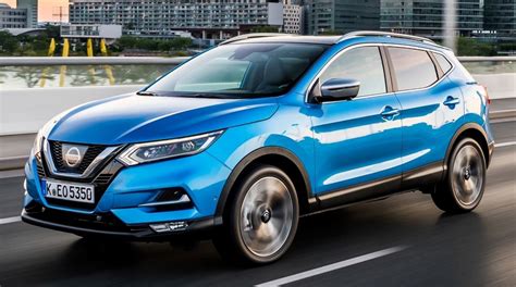 Nissan Qashqai J11 in ambiente urbano