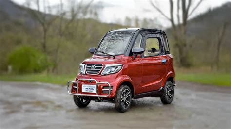 Vari modelli di minicar esposti