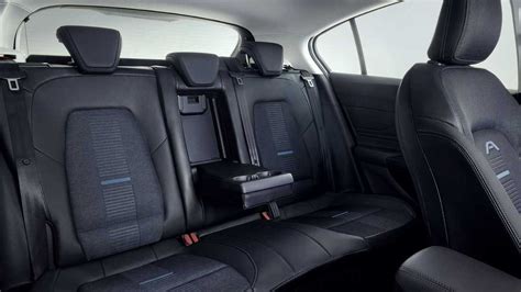 Interno Ford Kuga con sedili posteriori