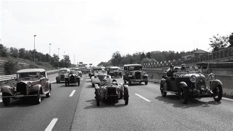 Immagine storica della prima autostrada italiana