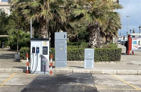 Punti di ricarica per veicoli elettrici in città