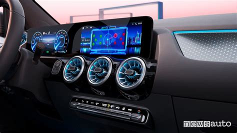 Interfaccia MBUX con funzione di ricarica Mercedes Me Charge