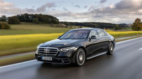Mercedes-Benz Classe S Plug-In Hybrid in ricarica