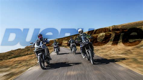 Moto su strada innevata
