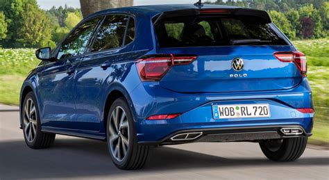 Volkswagen Polo di sesta generazione su strada