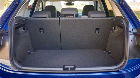 Bagagliaio Volkswagen Polo con divano abbattuto