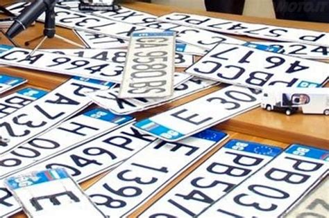 Veicoli con targhe straniere in fila