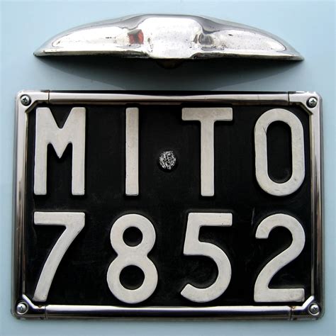 Targhe auto e polizza assicurativa
