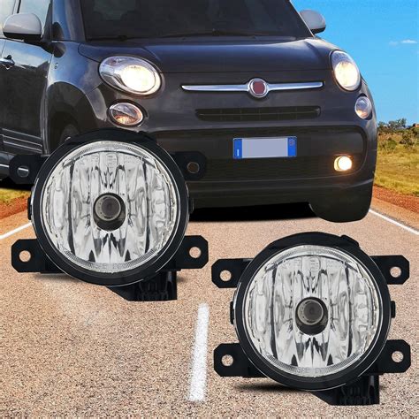 Fiat 500L con fendinebbia accesi
