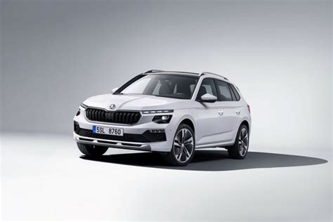 Faro di Skoda Kamiq con logo e scritte offerte Black Friday