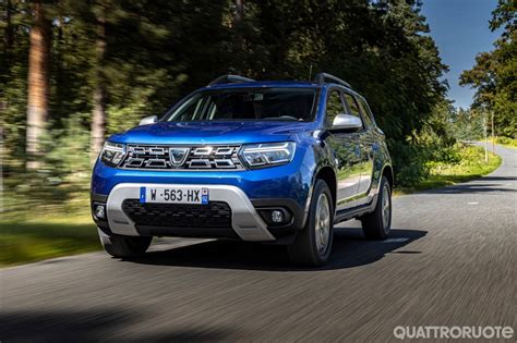 Dacia Duster Prestige Blu Iron esterno