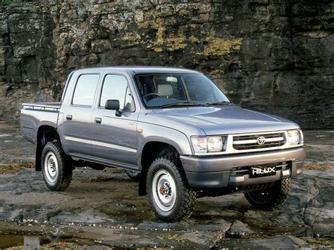 Toyota Hilux 1997 con assetto rialzato