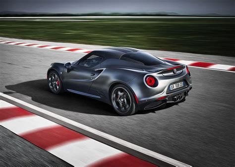 Alfa Romeo 4C Competizione in un contesto di pista