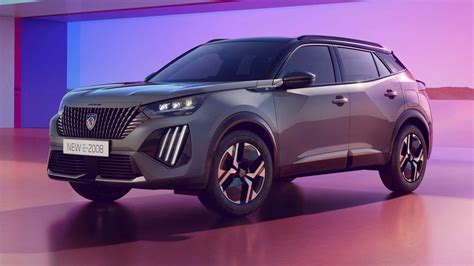 Immagine di Peugeot 2008 in movimento su strada