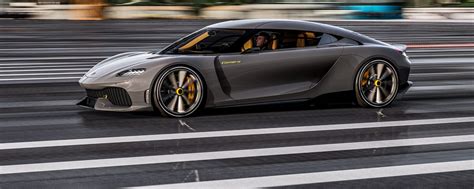 Immagine della Koenigssegg Gemera con motore 3 cilindri