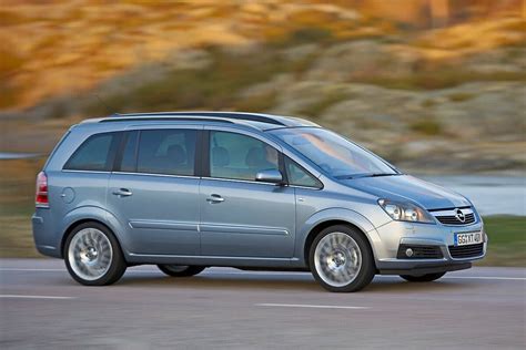 Opel Zafira di varie generazioni