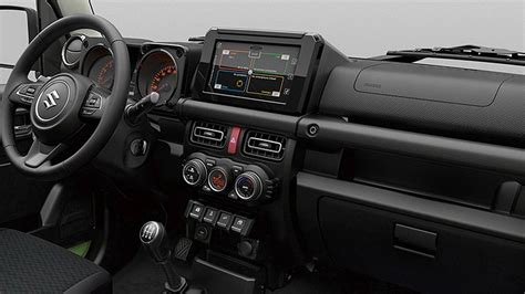 Suzuki Jimny interni con schermo touch e targhetta MATA