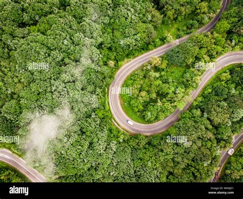 Guida su strada tortuosa