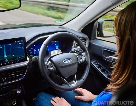 Sensori ADAS e telecamere Ford Kuga in funzione
