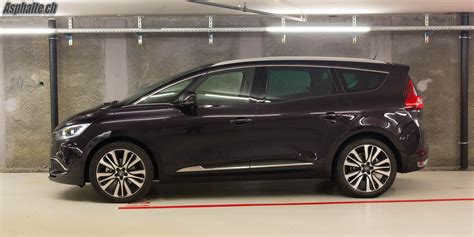 Renault Grand Scenic Initiale Paris esterna
